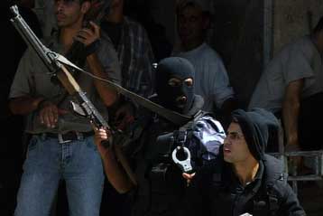 Ένταση και πυροβολισμοί στο παλαιστινιακό Κοινοβούλιο