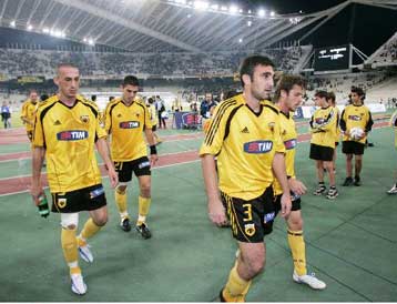 Στήριξη Νικολαΐδη σε προπονητή και παίκτες της ΑΕΚ