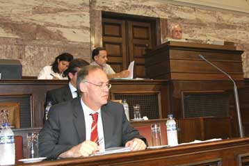 Αντιπαράθεση στη Βουλή για UBS και Αγροτική Τράπεζα