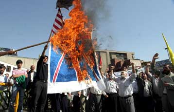 Οι ΗΠΑ ζητούν από τη διεθνή κοινότητα να παγώσει κάθε πυρηνική συνεργασία με το Ιράν