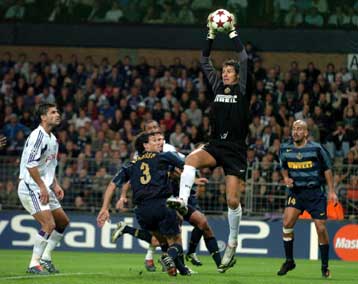 Τη δυσαρέσκειά του για τον παραγκωνισμό του στην Ίντερ εκφράζει ο Τόλντο