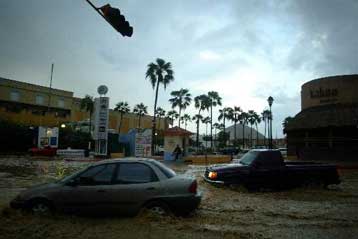Ο κυκλώνας Σταν κινείται απειλητικά προς τις ακτές του Μεξικού