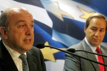 Πρόσθετα μέτρα για τη μείωση του ελλείμματος ζητά η Κομισιόν