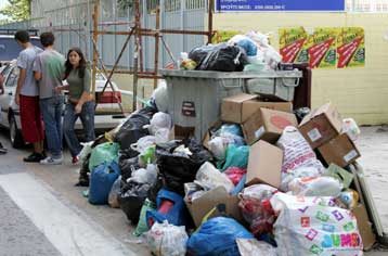 Ανοιξε και πάλι η χωματερή Ανω Λιοσίων αλλά μόνο για τα απορρίμματα