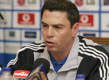 Εμπιστοσύνη στους παίκτες της εθνικής Ελπίδων ζητά ο Αποσπόρης