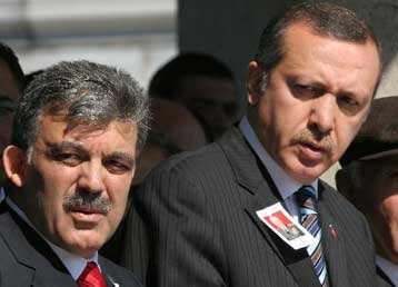 Συνεχίζει να απορρίπτει η Αγκυρα το άνοιγμα λιμανιών και αεροδρομίων στους Κυπρίους