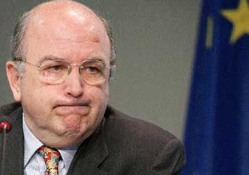 Ο Χοακίν Αλμούνια κατηγορεί τις ευρωπαϊκές κυβερνήσεις ότι κρύβουν τα ελλείμματα