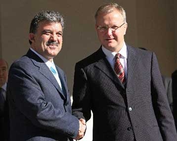 Θέμα Κύπρου τέθηκε στη συνάντηση του Όλι Ρεν με τον Τούρκο υπουργό Εξωτερικών