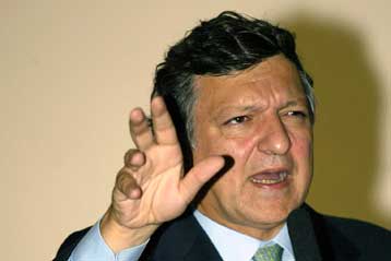 Απάντηση Μπαρόζο στην κριτική Σιράκ για την Κομισιόν