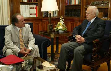 Επικρίσεις Πουπάκη κατά του Προέδρου της Δημοκρατίας Κάρολου Παπούλια