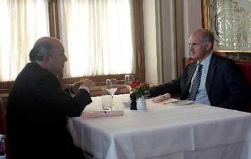 Η κυβέρνηση έχει βάλει την οικονομία σε δίνη, δηλώνει ο Γ.Παπανδρέου