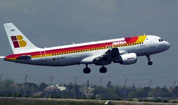 Σε «πάγωμα» μισθών και εσωτερική αναδιοργάνωση προχωρά και η ισπανική Iberia