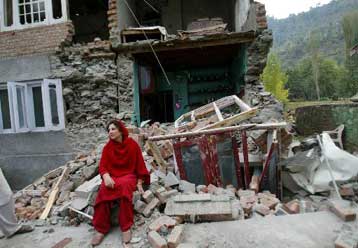 Χιλιάδες θύματα από σεισμό 7,6 Ρίχτερ που συγκλόνισε Ινδία και Πακιστάν