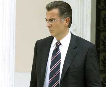 «Μπλόκο» στο υπουργείο Τύπου από τους εργαζόμενους και αναβολή της ενημέρωσης