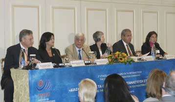 Τα μέτρα της κυβέρνησης για τους μετανάστες ανέπτυξε ο υπουργός Εσωτερικών