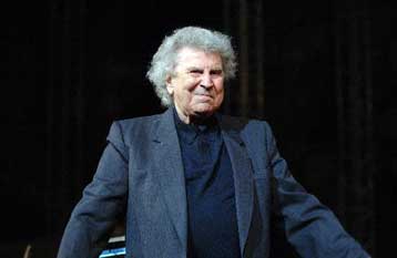 Η σκέψη μου είναι πάντα κοντά στην Κύπρο, δηλώνει από τη Λευκωσία ο Μ.Θεοδωράκης