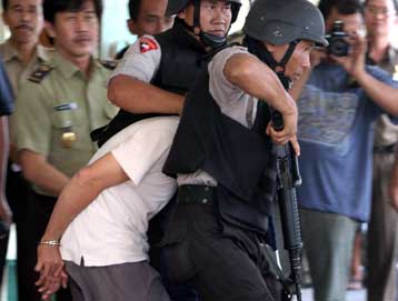 Στην πρώτη σύλληψη για τις επιθέσεις στο Μπαλί προχώρησαν οι Αρχές της Ινδονησίας