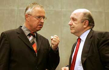 «Περιορισμένες» οι επιπτώσεις του πετρελαίου σε ανάπτυξη και πληθωρισμό, εκτιμά η ΕΕ