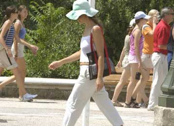 Πολλά δομικά προβλήματα παραμένουν στον τουρισμό, τονίζει ο ΣΕΤΕ