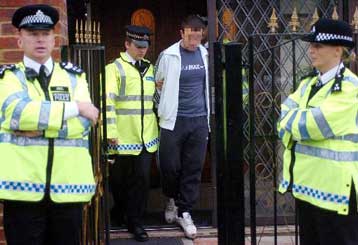 Γιγαντιαίο δίκτυο παράνομης διακίνης μεταναστών εξάρθρωσε η Σκότλαντ Γιαρντ