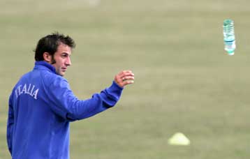 Ο Ντελ Πιέρο δεν έχει εξασφαλισμένη τη θέση του στην «σκουάντρα ατζούρα», λέει ο Λίπι