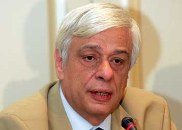 Ανταποδίδει τα «βέλη» στο ΠΑΣΟΚ για τις προσλήψεις το υπουργείο Εσωτερικών