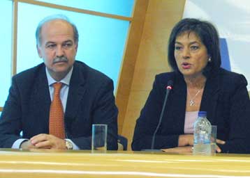 Καταγγελίες του ΠΑΣΟΚ για κρυφό έλλειμμα 2,4 δισ. ευρώ από δαπάνες τόκων