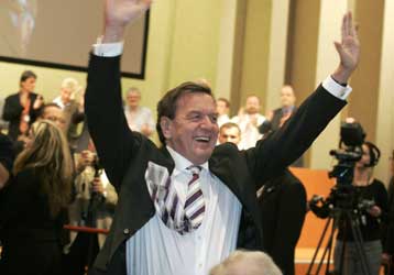 Δεν θα αναλάβει υπουργικό πόστο στη νέα κυβέρνηση επιβεβαιώνει ο Γκέρχαρντ Σρέντερ