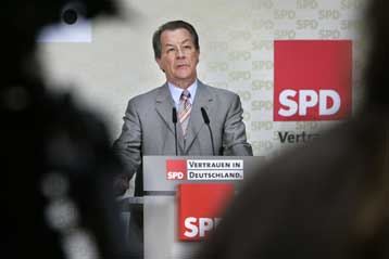 Στους «εξ απορρήτων» του Σρέντερ η αντικαγκελαρία και το ΥΠΕΞ της Γερμανίας