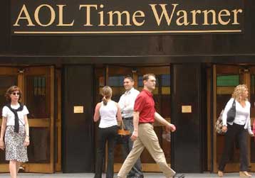 Το ενδεχόμενο προσφοράς εξαγοράς της AOL εξετάζει η Google