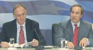 Διευρύνθηκε στο οκτάμηνο η «μαύρη τρύπα» του προϋπολογισμού