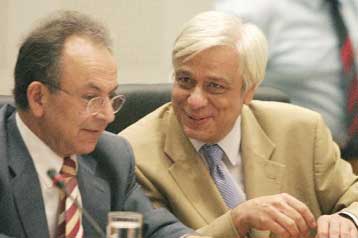 Αντιδρούν Παυλόπουλος και Σιούφας στις καταγγελίες ΠΑΣΟΚ για νομοθετικές παραβάσεις