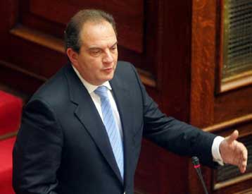 «Ούτε τα βρήκαμε ούτε θα τα βρούμε με τα συμφέροντα» τονίζει ο Κ.Καραμανλής