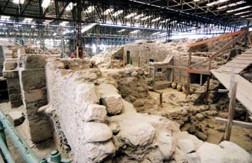 Νέα στοιχεία για το μέγεθος των ζημιών στον αρχαιολογικό χώρο Ακρωτηρίου