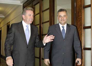 Σύσταση πολυάριθμων επιτροπών στα υπουργεία καταγγέλλει το ΠΑΣΟΚ