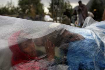 Ξεπερνούν τις 38.000 οι νεκροί από το σεισμό στο Πακιστάν – Εκατομμύρια οι άστεγοι