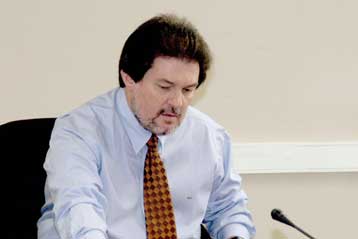 Κόντρα Νομαρχίας Πειραιά με το υπουργείο Οικονομικών με φόντο τα προνοιακά επιδόματα