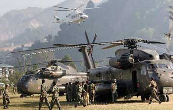 Έξι νεκροί από συντριβή ελικοπτέρου που μετέφερε βοήθεια στο Πακιστάν