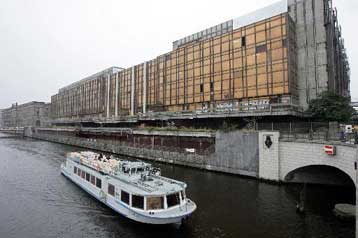 Διχάζει τους Γερμανούς η επικείμενη κατεδάφιση του Μεγάρου της Δημοκρατίας