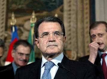 Τον επόμενο αντίπαλο του Μπερλουσκόνι εκλέγουν οι Ιταλοί