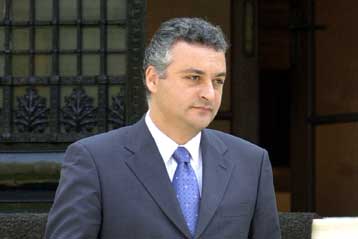 Με προσφυγή στη Δικαιοσύνη απαντά στα εις βάρος του δημοσιεύματα ο Μ.Κεφαλογιάννης