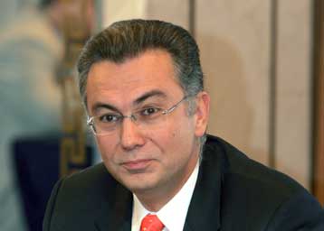 Βολές Θ.Ρουσόπουλου κατά Γ.Παπανδρέου για τις καταγγελόμενες προσλήψεις