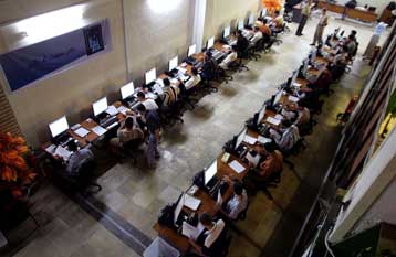 Μαζικά υπέρ του Συντάγματος τάχθηκαν οι σιίτες στον ιρακινό Νότο