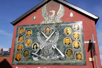 Δύο βόμβες εξουδετερώθηκαν στο Μπέλφαστ, παρά τη διακήρυξη αφοπλισμού του IRA