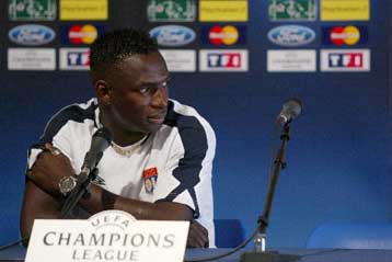 Πιο δύσκολος αντίπαλος ο Ολυμπιακός από τη Ρόζενμποργκ, δήλωσε ο Ουγιέ