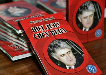 Ο …ποιητής Ράντοβαν Κάρατζιτς «επιστρέφει» στα βιβλιοπωλεία και εξοργίζει τη Χάγη