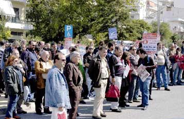 Ένταση στη συγκέντρωση των συμβασιούχων της Ολυμπιακής έξω από το υπουργείο Μεταφορών