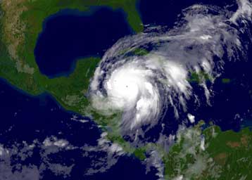 Ο κυκλώνας Βίλμα καταρρίπτει το ρεκόρ βαρομετρικού χαμηλού