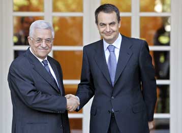 Με τον Σαρόν μιλάμε, είτε πιστεύει στην ειρήνη είτε όχι, λέει ο Μαχμούντ Αμπάς