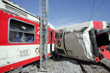 Δεκαεπτά τραυματίες από τον εκτροχιασμό αμαξοστοιχίας Intercity έξω από τη Σίνδο
